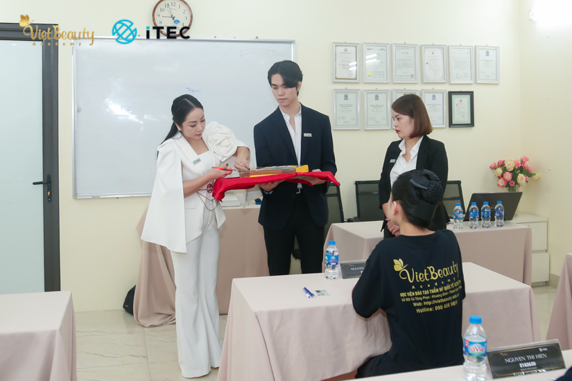 VietBeauty Academy - nơi đào tạo và cung cấp bằng iTEC chất lượng và uy tín nhất  VietBeauty Academy - nơi đào tạo và cung cấp bằng iTEC chất lượng và uy tín nhất
